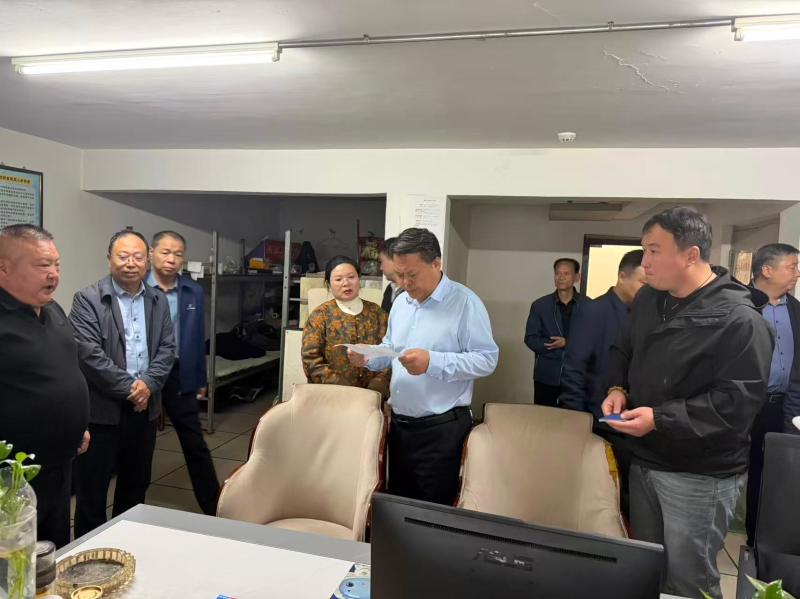 市住建局党组书记、局长杨庆峰带队调研辉县市项目建设等重点工作